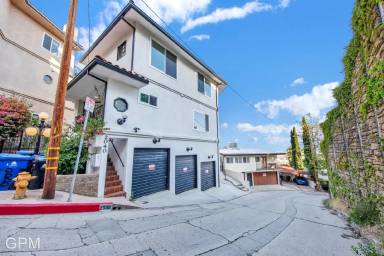 Main picture of 2040 N Sycamore Ave