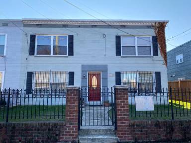 Main picture of 1623 Butler Street, S.E.