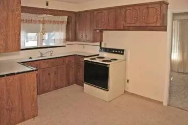 Main picture of 390 W Main St