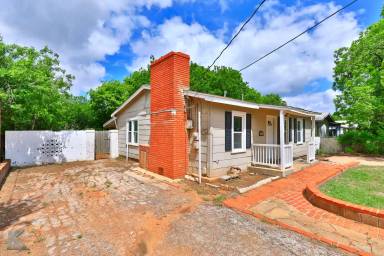 Main picture of 942 Sammons St