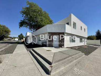 Main picture of 301 E 18th St