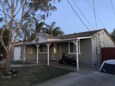 Main picture of 141 Naples St