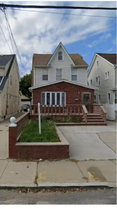 Main picture of 11326 202nd St