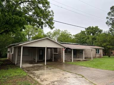 Main picture of 303 Bowie St