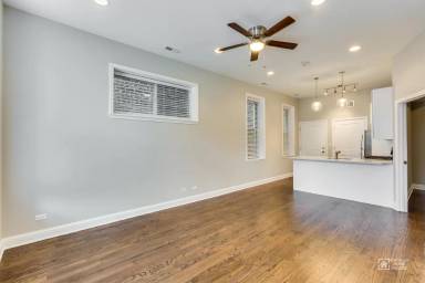 Main picture of 1845 W Superior St