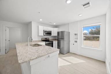 Main picture of 138 Ware Blvd