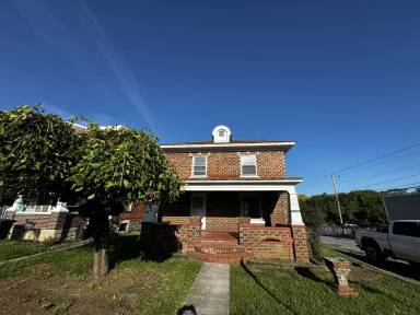 Main picture of 914 N Queen St