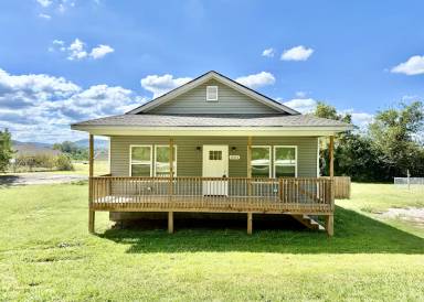 Main picture of 1582 Hobbs Island Rd SE