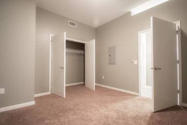 Main picture of 1520 Harney St