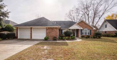 Main picture of 8 Radcliff Dr