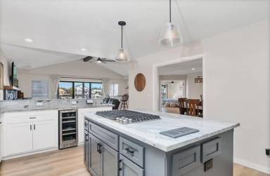 Main picture of 1923 Seal Way