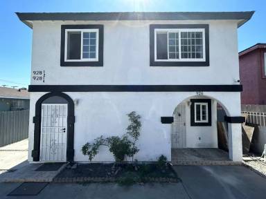 Main picture of 928 E 57th St