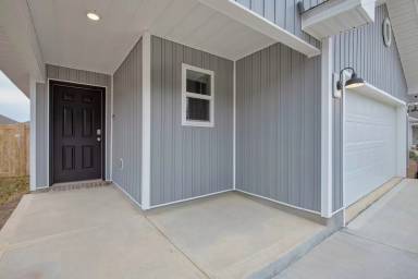 Main picture of 5466 Peach Dr