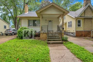 Main picture of 253 Leroy St