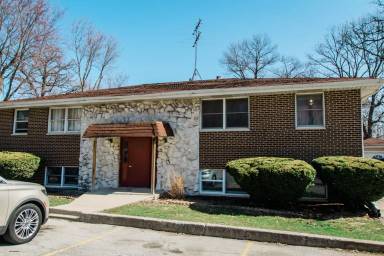 Main picture of 5629 Massachusetts St