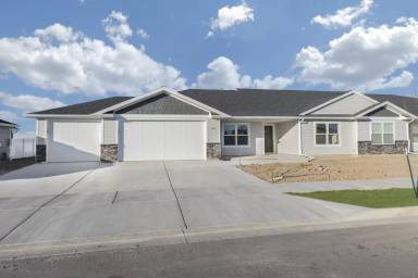 Main picture of 309 42nd Ave NE