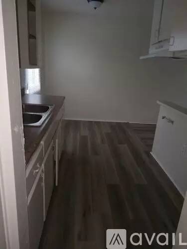 Main picture of 272 W 8th St