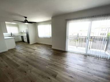 Main picture of 10973 Palms Blvd