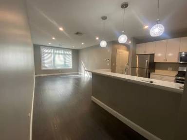 Main picture of 4945 Washington St