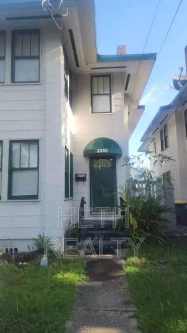 Main picture of 2355 Park St