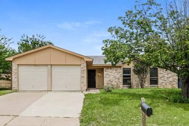 Main picture of 933 Lemontree Dr