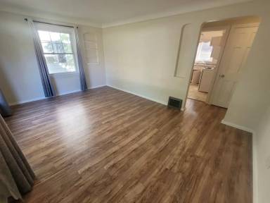 Main picture of 6987 Greenleaf Ave