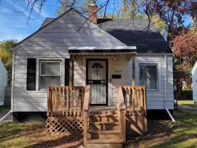 Main picture of 19945 Greenview Ave