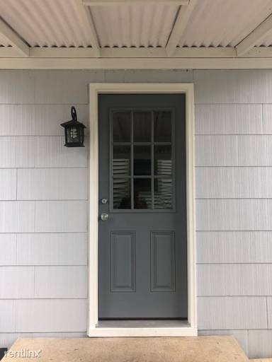 Main picture of 215 Buttonwood St