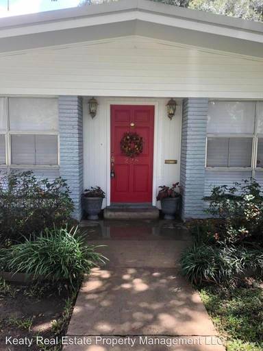 Main picture of 228 W Saint Louis St