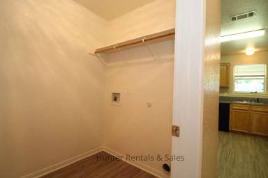 Main picture of 923 Rosewood Dr