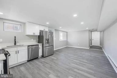 Main picture of 3300 Ravenwood Ave
