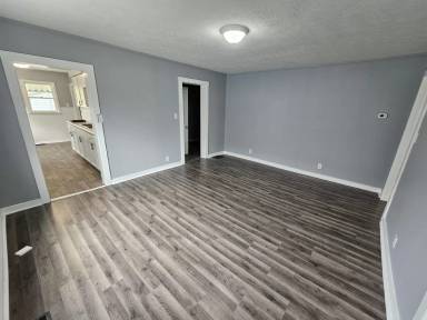 Main picture of 2414 E Lynn St