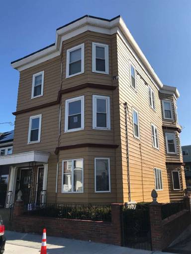 Main picture of 19 Breed St