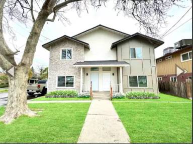Main picture of 1020 N Olive Ave