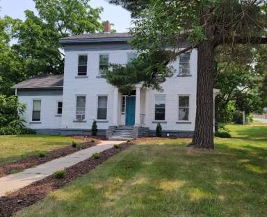 Main picture of 129 S 2nd St