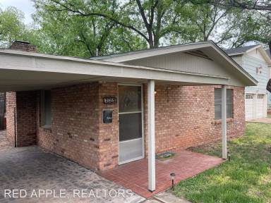 Main picture of 725 Elmwood Dr