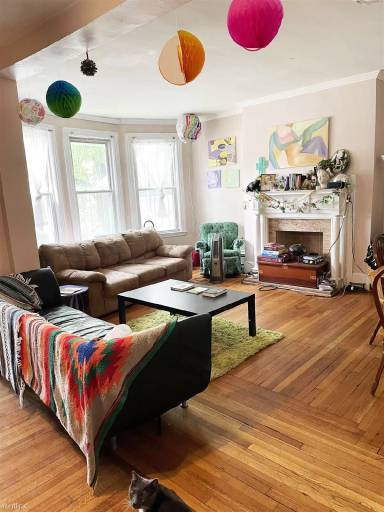 Main picture of 1524 Commonwealth Ave