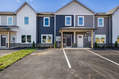 Main picture of 13 Barnyard Cir