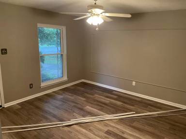 Main picture of 8051 Weatherly Cv