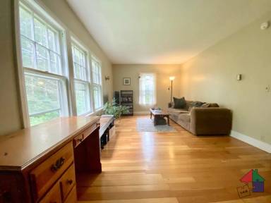 Main picture of 102 Northfield St