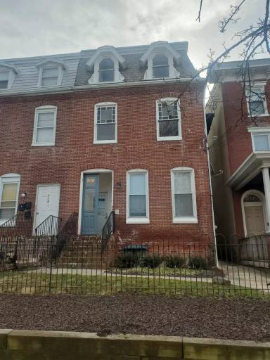 Main picture of 906 N Madison St