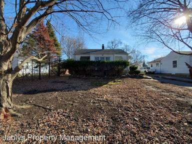 Main picture of 331 S Parkway Dr