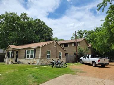 Main picture of 406 Foch St