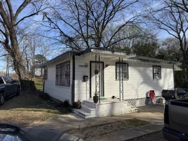 Main picture of 235 E Olive St