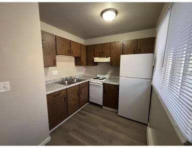 Main picture of 1745 La Crescent St