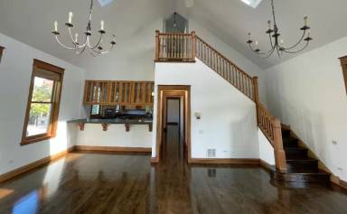 Main picture of 5022 N Clark St