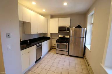 Main picture of 140 Prince St