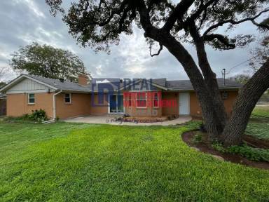 Main picture of 1005 College Ave