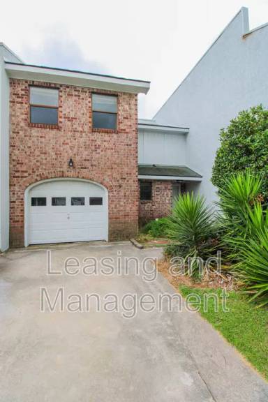 Main picture of 9 Poets Cor