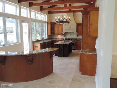 Main picture of 18605 Avenue Monaco